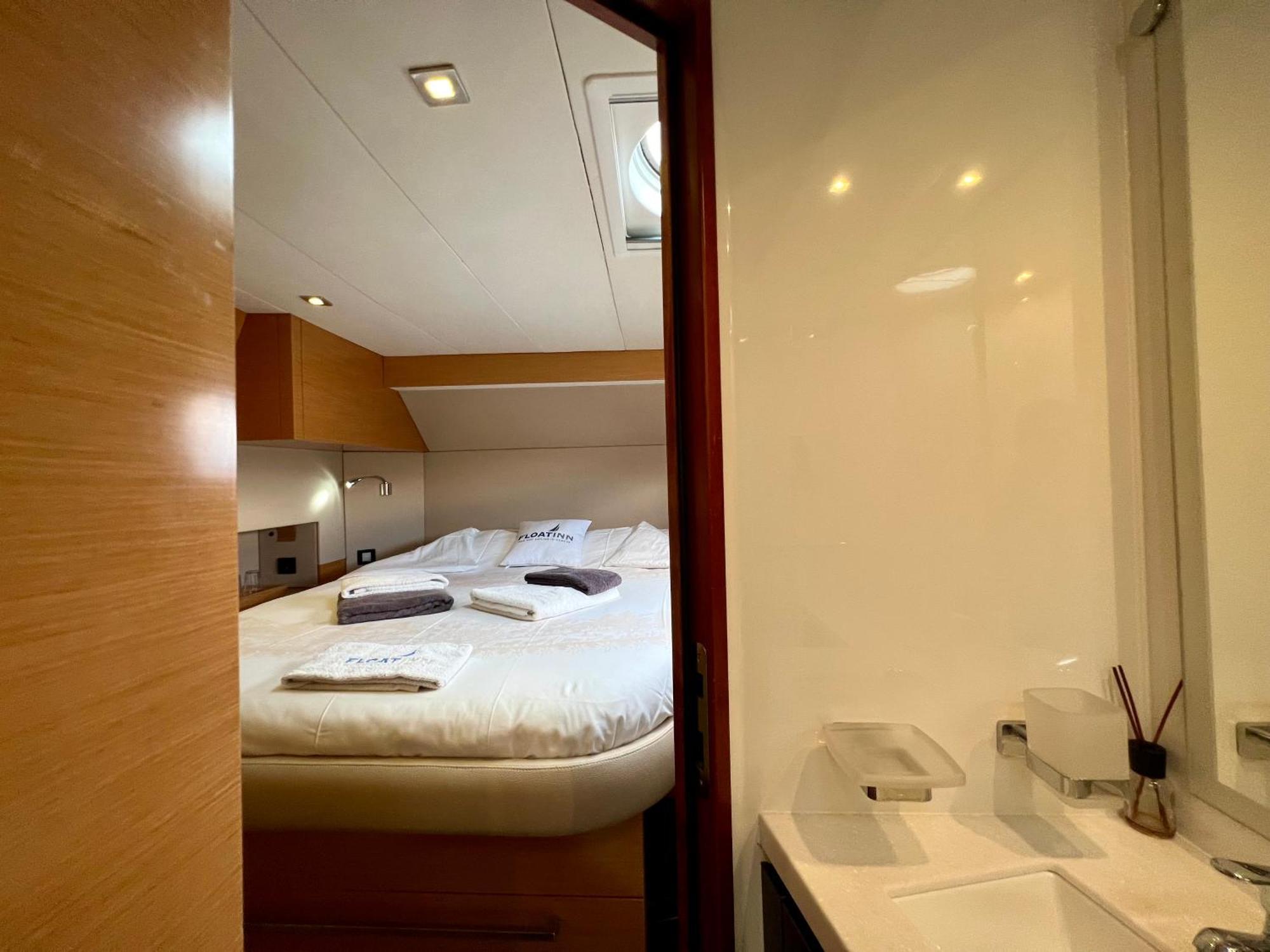 Botel Floatinn Boat-bnb Geneva