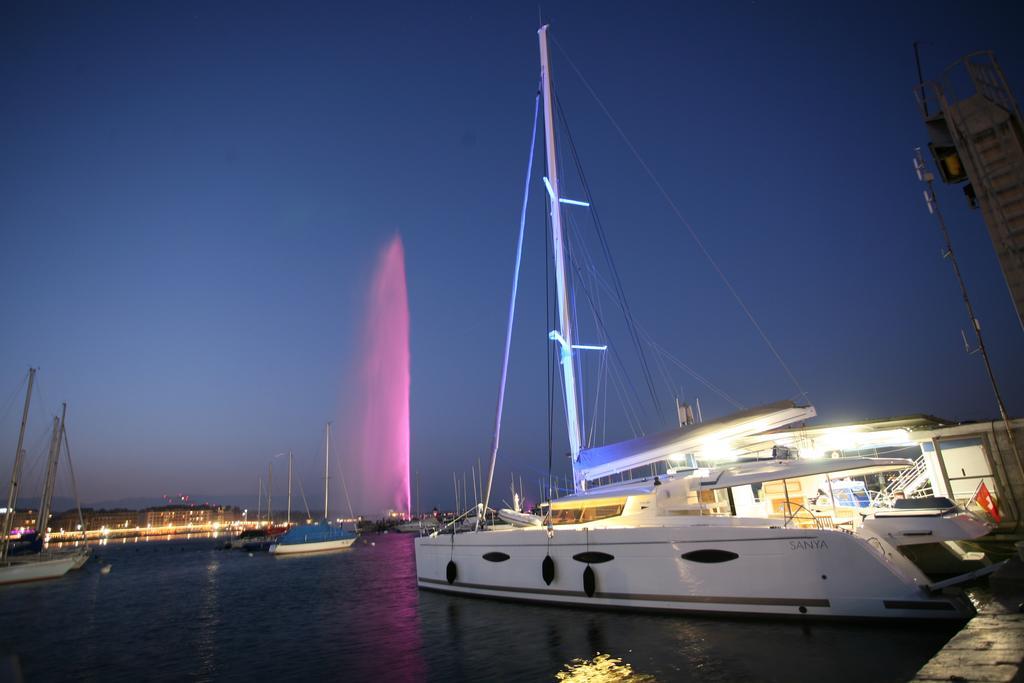 Floatinn Boat-bnb Botel Geneva