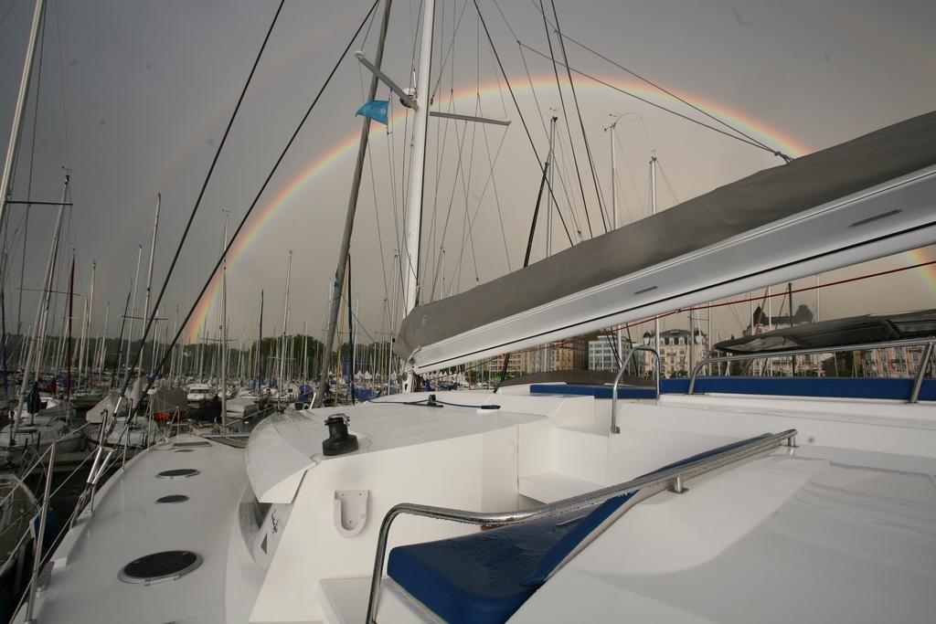Botel Floatinn Boat-bnb 3*