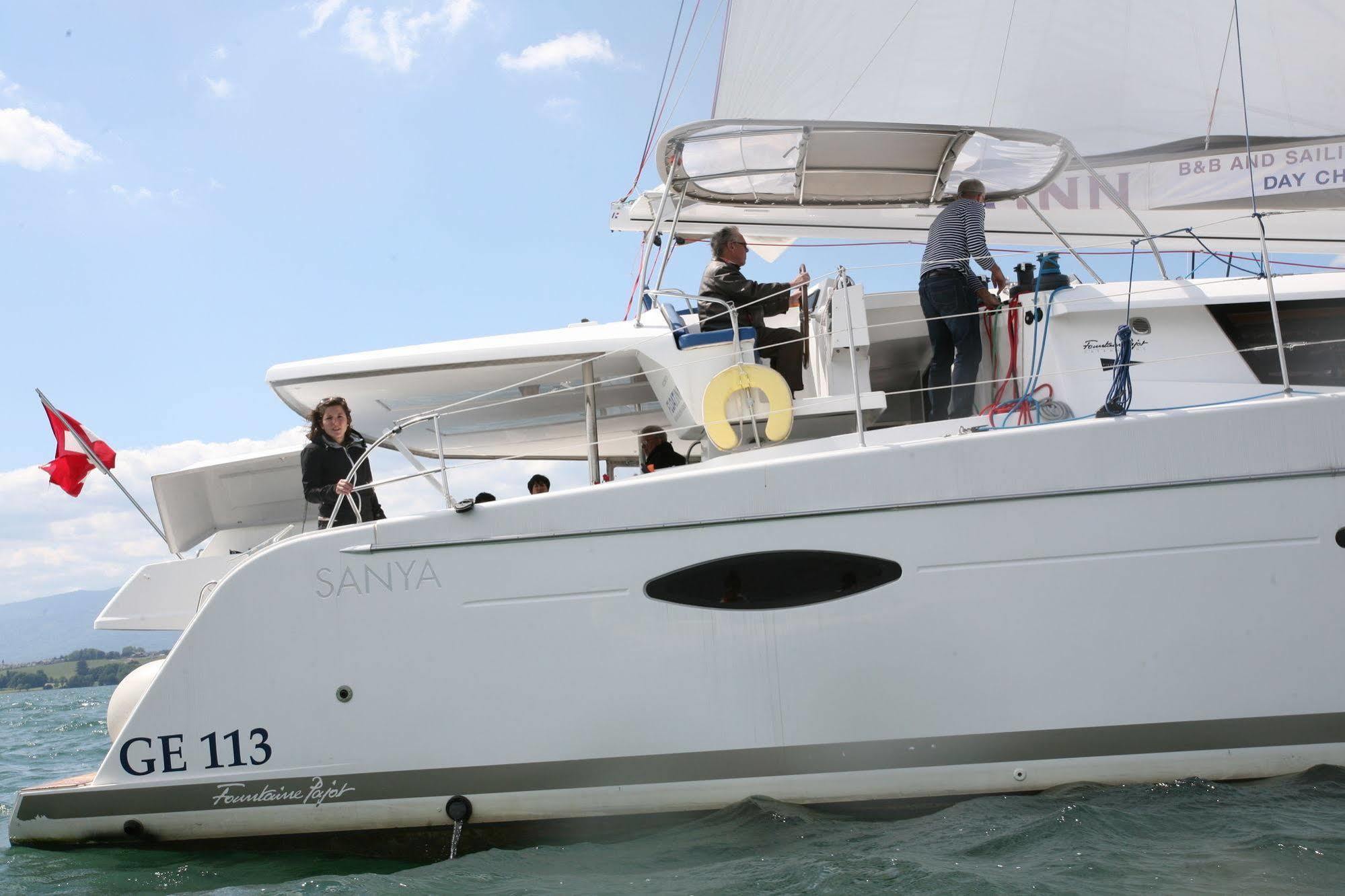 Botel Floatinn Boat-bnb Geneva