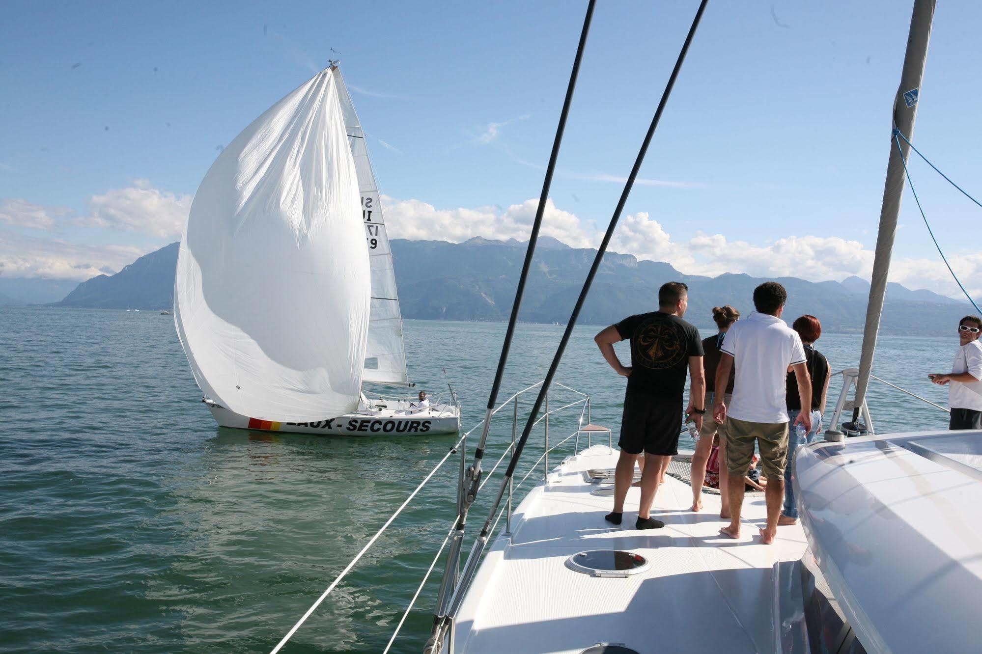 Floatinn Boat-bnb Botel 3*